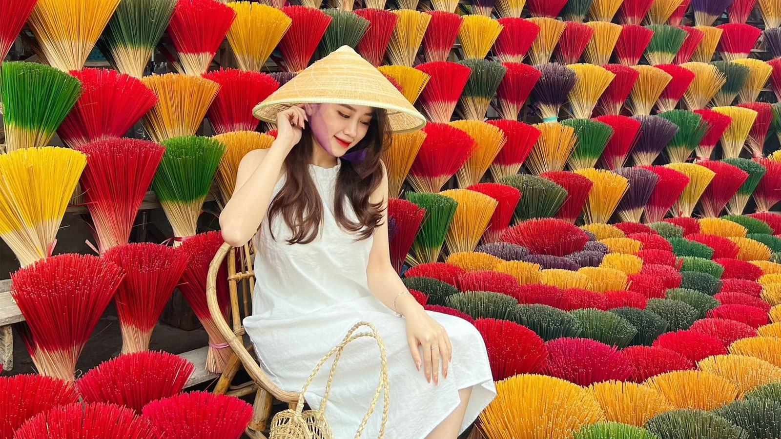 lang huong thuy xuan lang nghe 700 nam tuoi giua long thanh pho hue