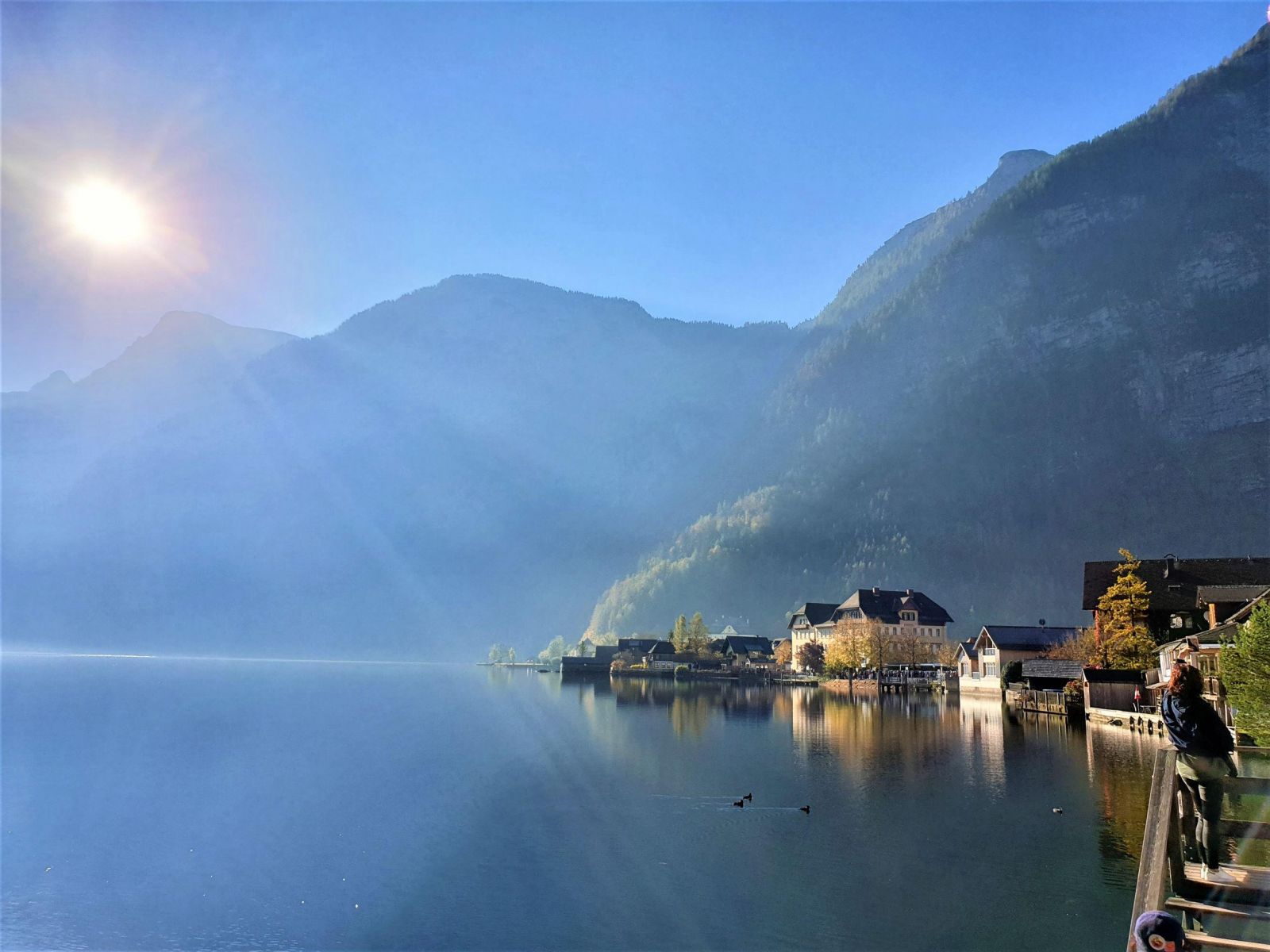 Hallstatt - thị trấn bên hồ đẹp nhất thế giới 2023
