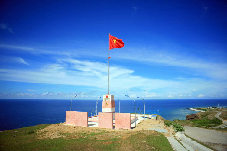 lang-ngam-ve-dep-ky-vi-cua-cot-co-dao-ly-son-4-1jpg-1701482879.jpg