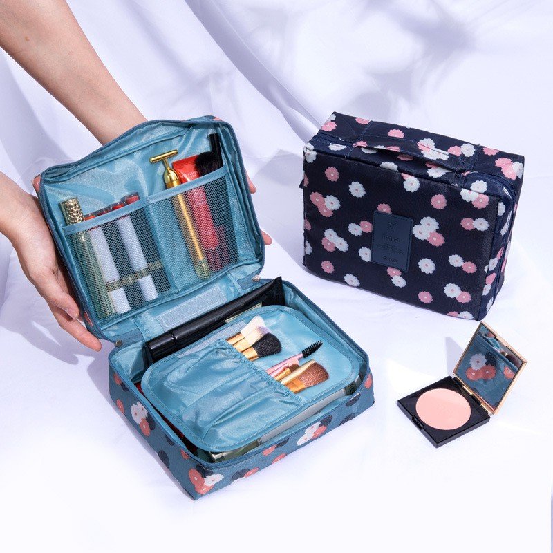 Ti chng thm nc ng m phm  trang im makeup  dng c nhn du lch